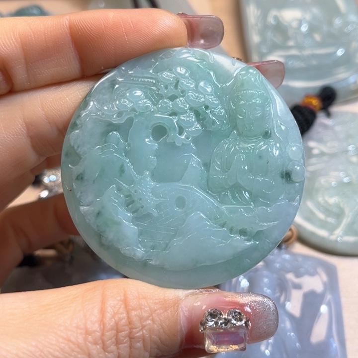 翡翠颈饰未镶嵌翡翠