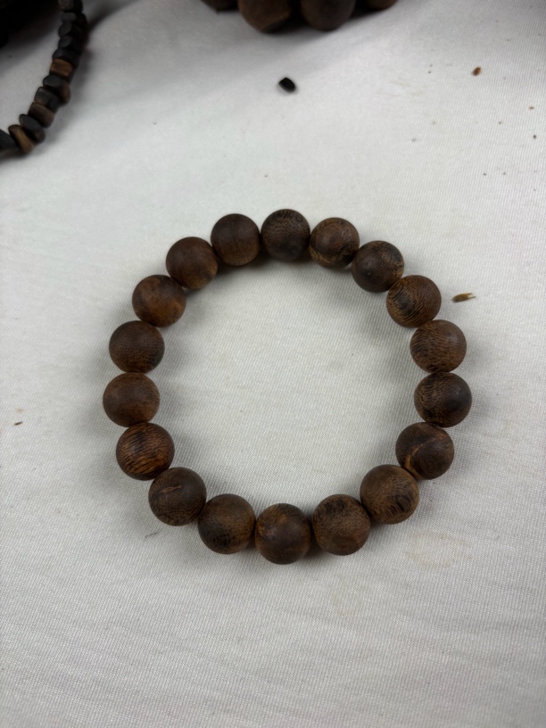 1.2沉水浮14克多样性发一沉香手串