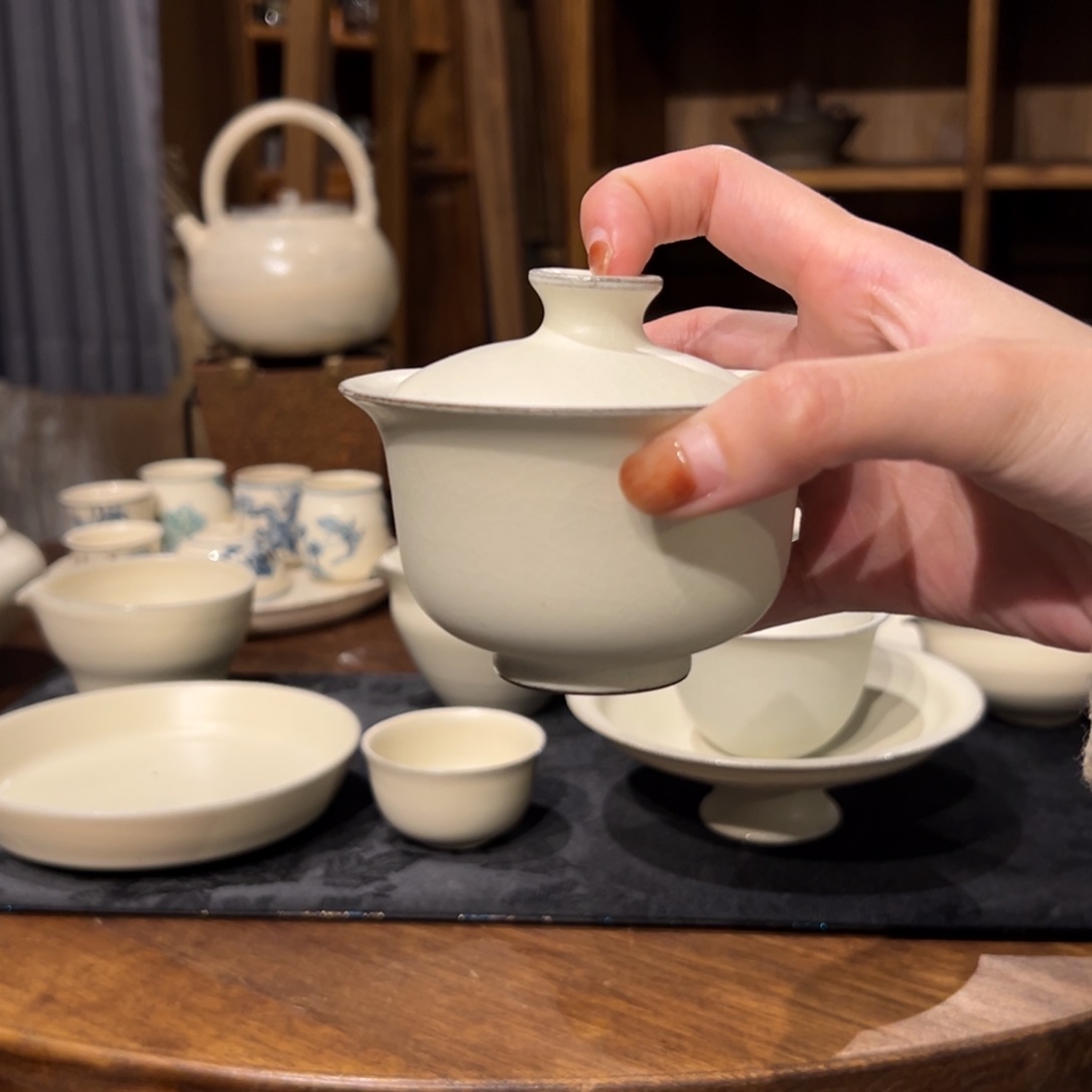 摆件陶瓷。    陶瓷。     