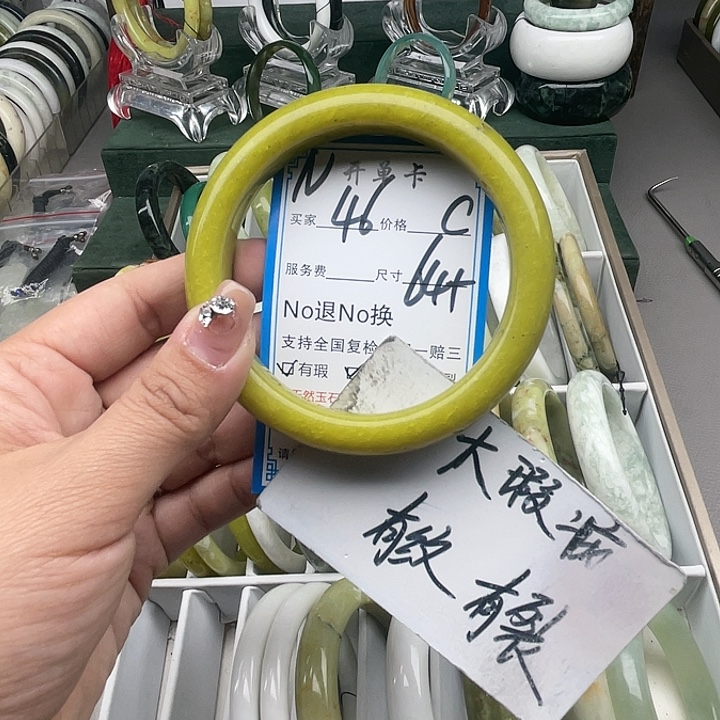 蛇纹石玉未镶嵌手镯