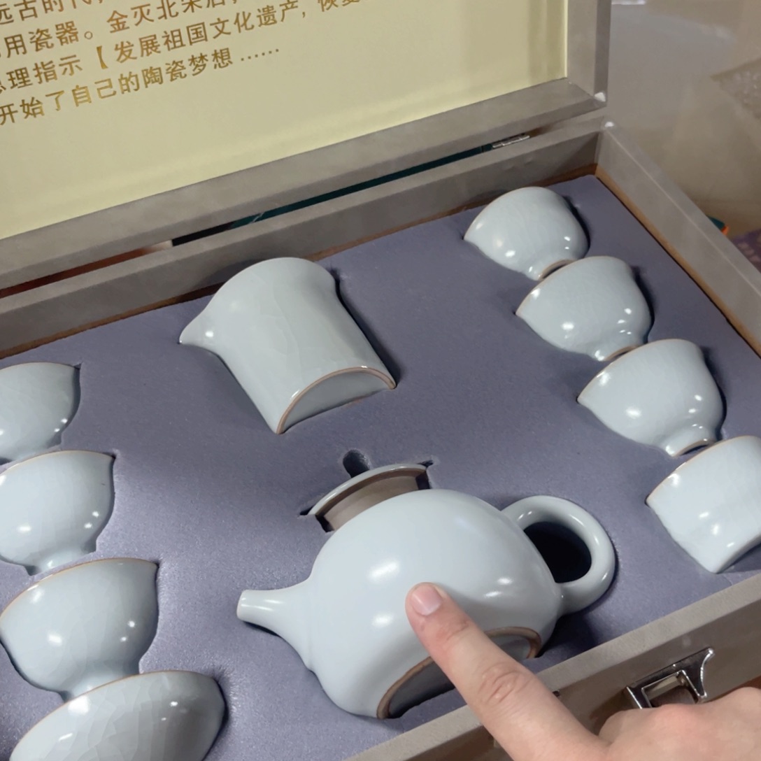 孤品茶具套装等。            