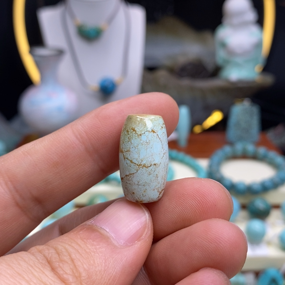 绿松石未镶嵌珠宝奇石13.0×22.5