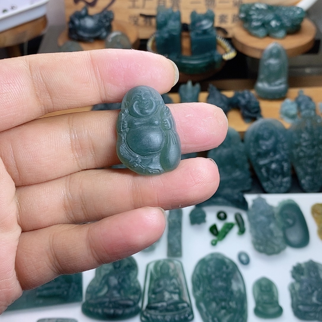 定制翡翠未镶嵌佛