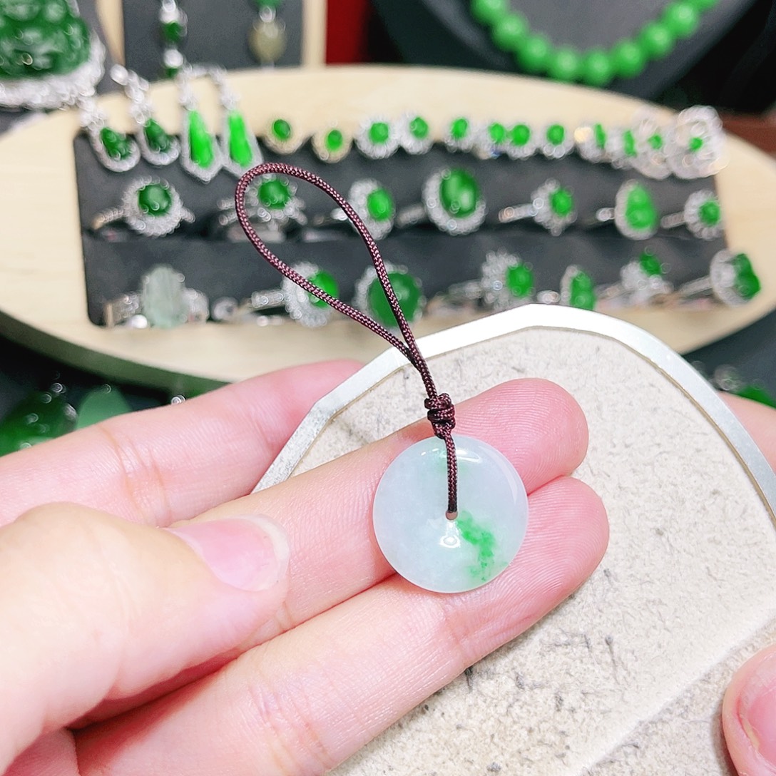 翡翠未镶嵌吊坠(不含链)裸石