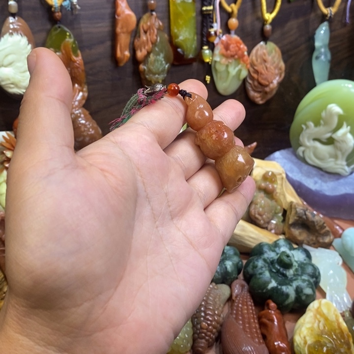 蛇纹石玉未镶嵌颈饰