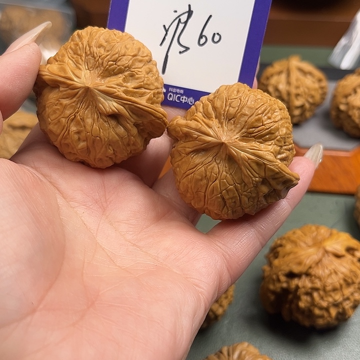 老***孩文玩核桃把件文玩60