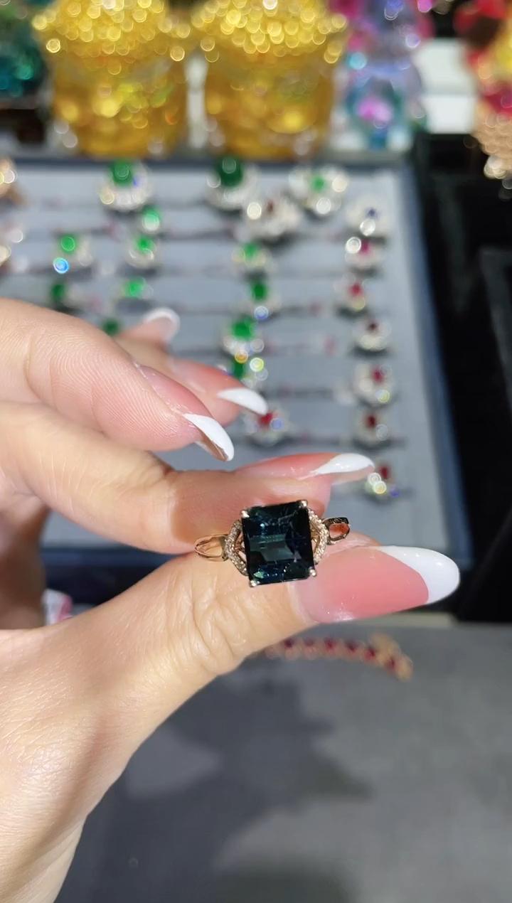 18K金镶嵌碧玺戒指