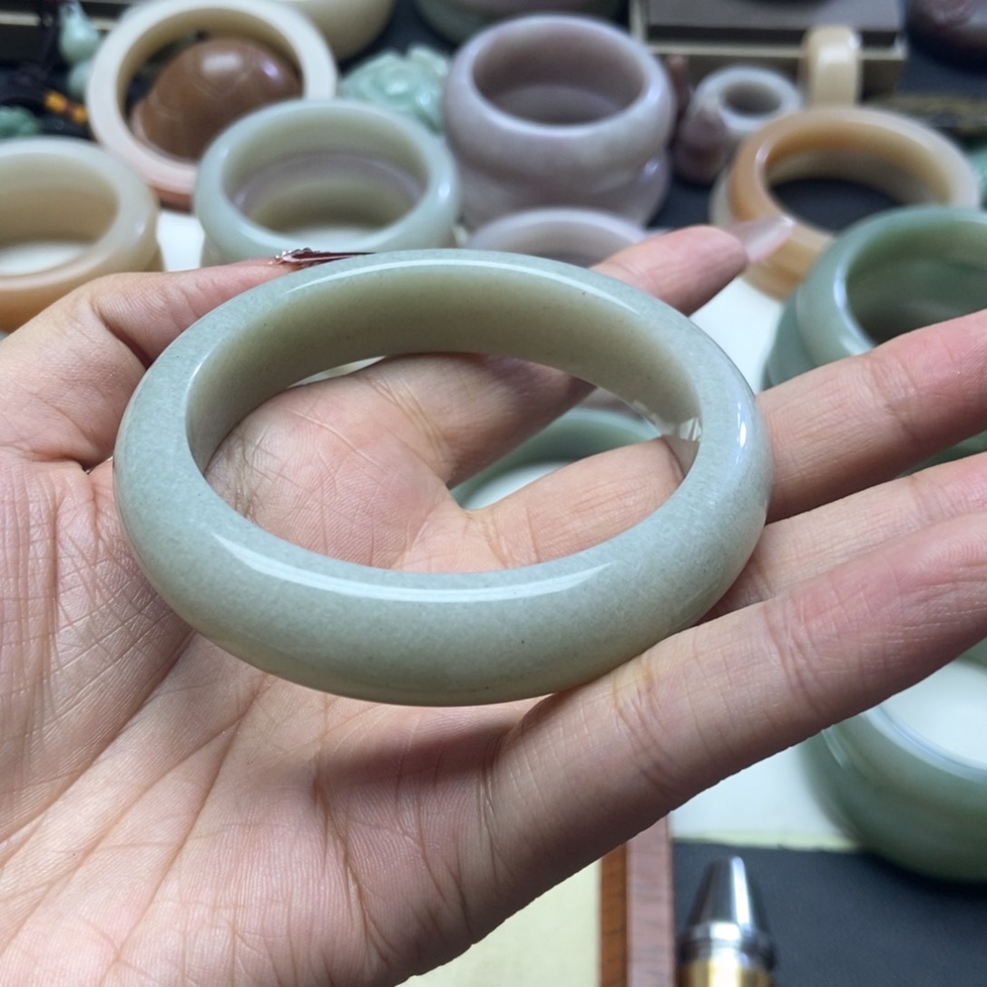 石英质玉手镯未镶嵌