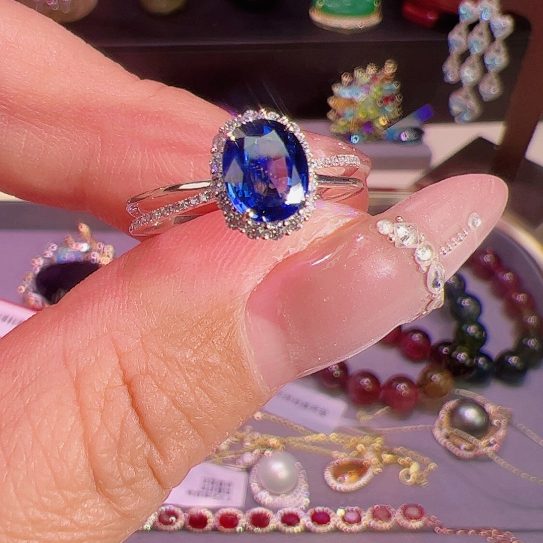 蓝宝石戒指18K金镶嵌