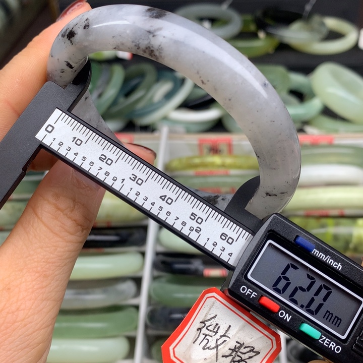 蛇纹石玉未镶嵌手镯796