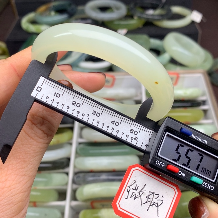 蛇纹石玉未镶嵌手镯901