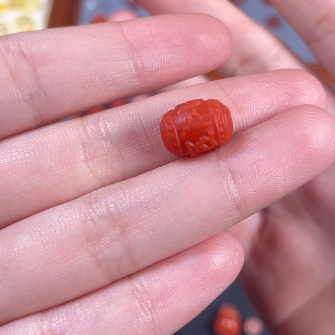 南红玛瑙六字真言桶珠未镶嵌时**