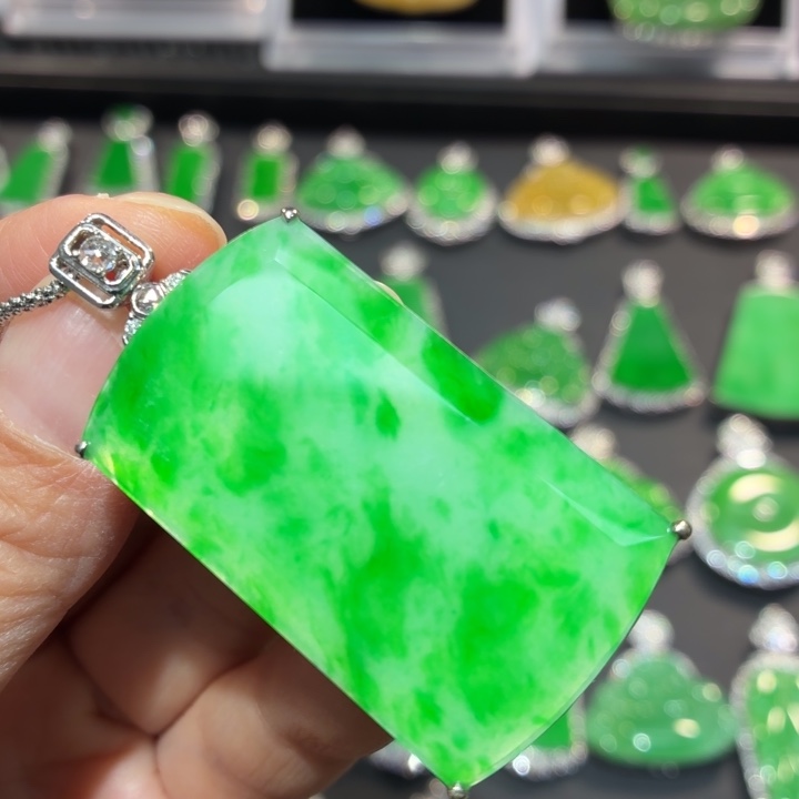 翡翠18K金镶嵌吊坠(不含链)翡翠