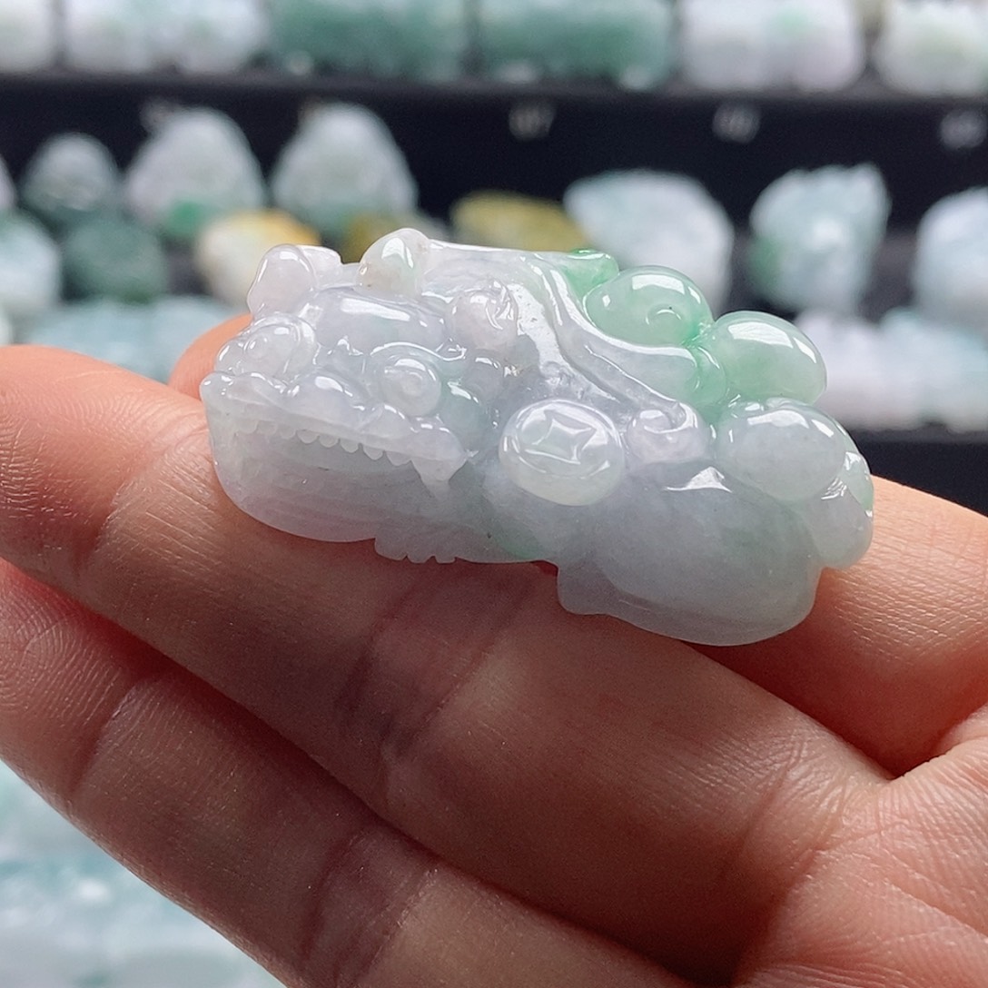 颈饰未镶嵌翡翠星**点翡翠貔貅
