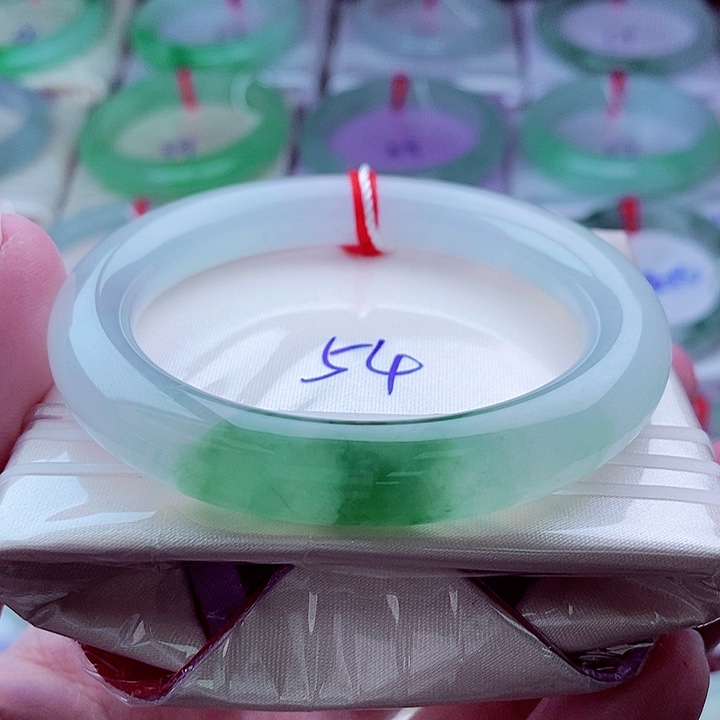 翡翠未镶嵌手镯（圆镯）609绿野仙踪冰透冰胶起光