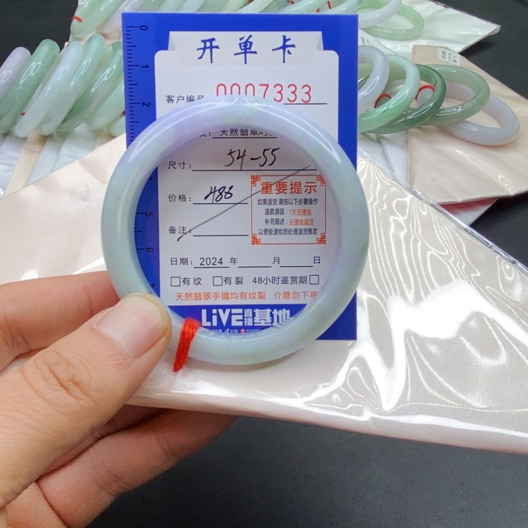 翡翠手镯未镶嵌翡翠