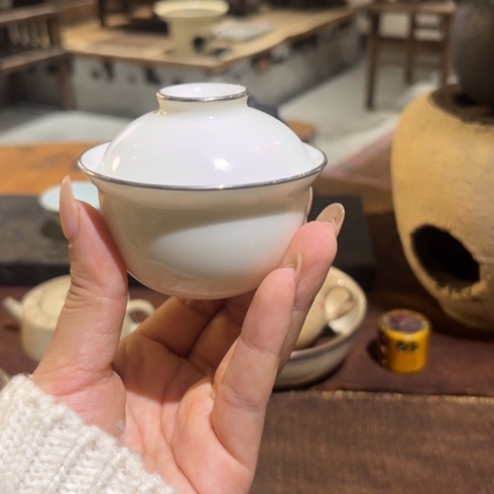 景德镇鱼和熊手工陶艺