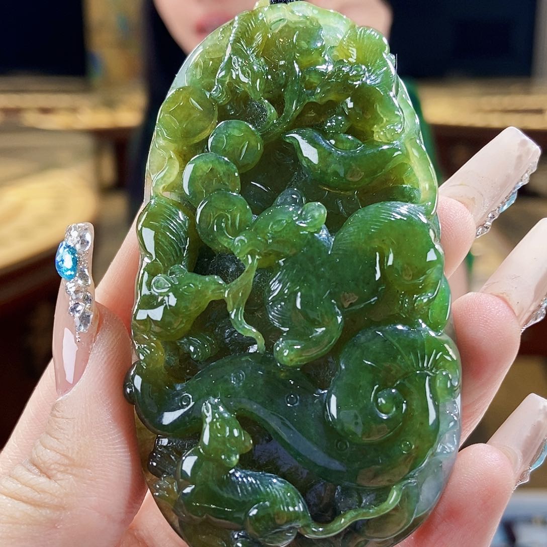 翡翠颈饰未镶嵌翡翠