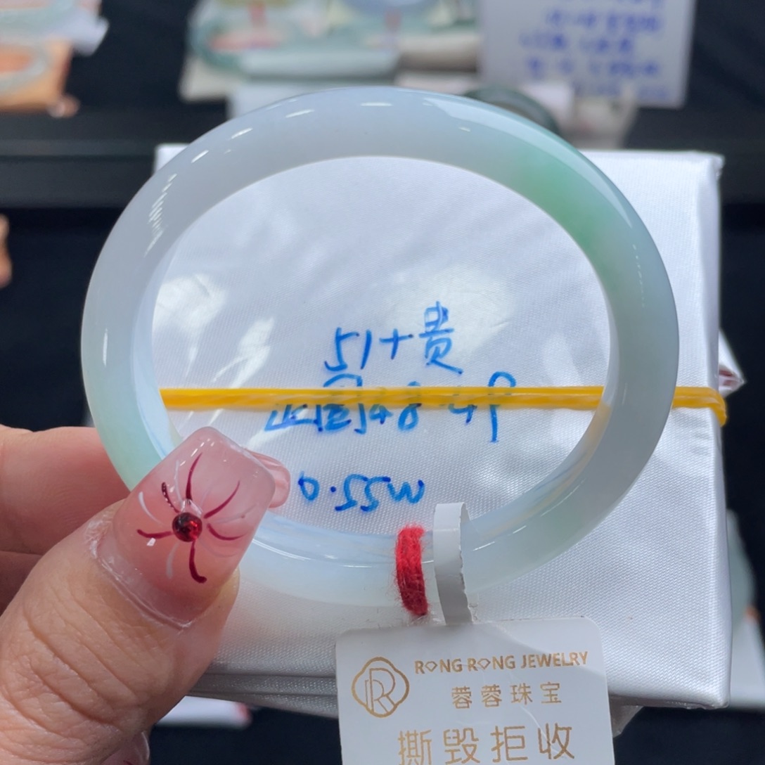 翡翠手镯未镶嵌翡翠手镯