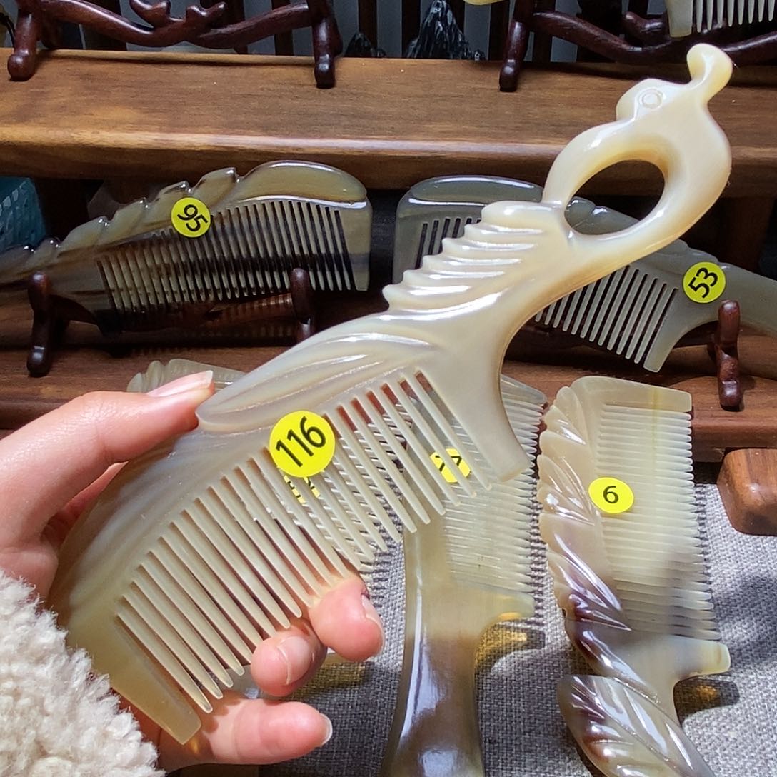 116 枫叶牛角梳牛角梳