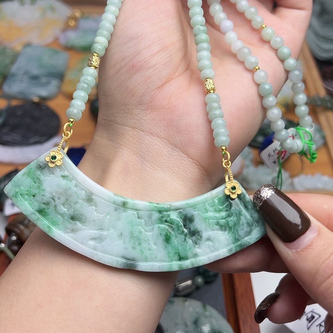 翡翠吊坠(赠链)未镶嵌吊坠34