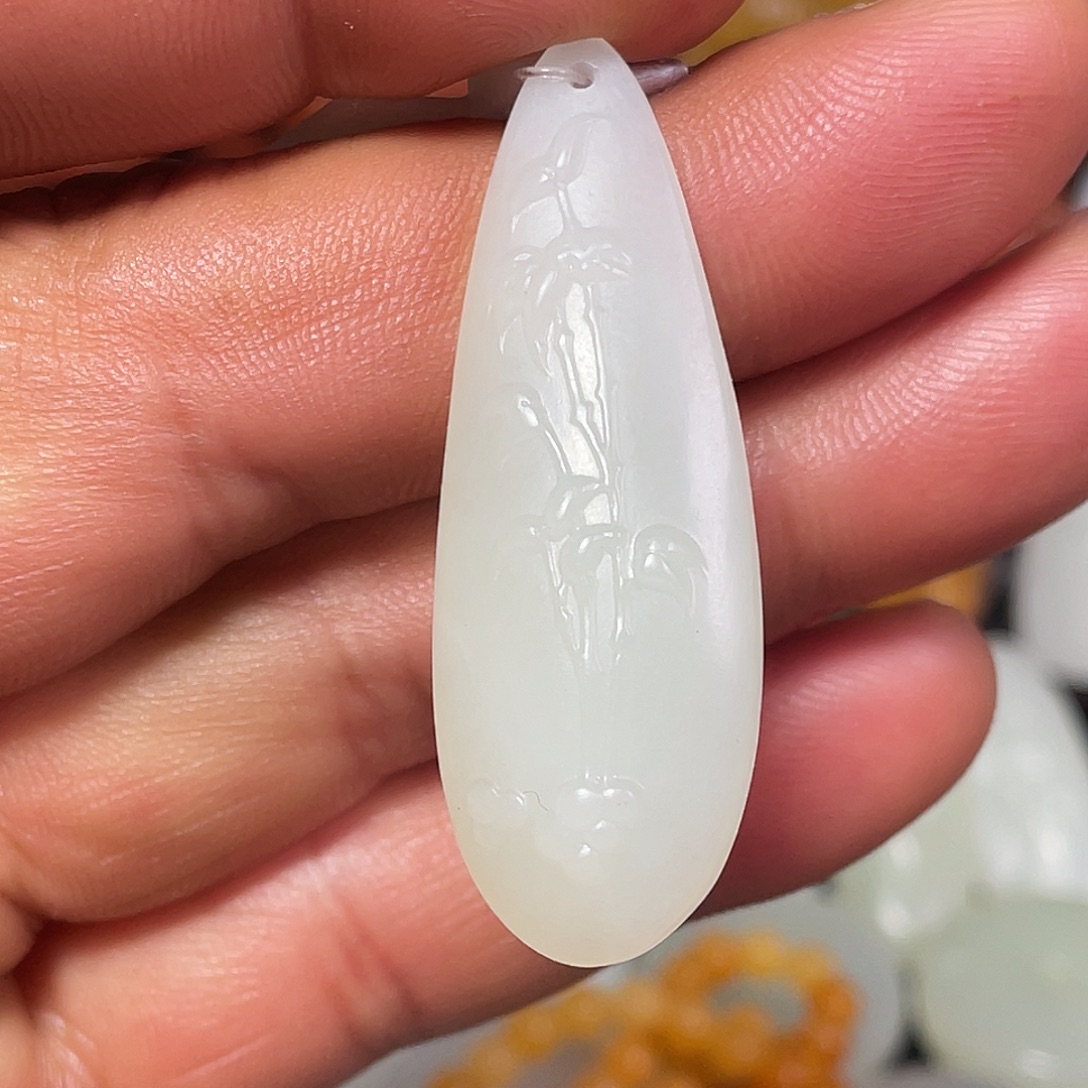 和田玉未镶嵌颈饰吊坠