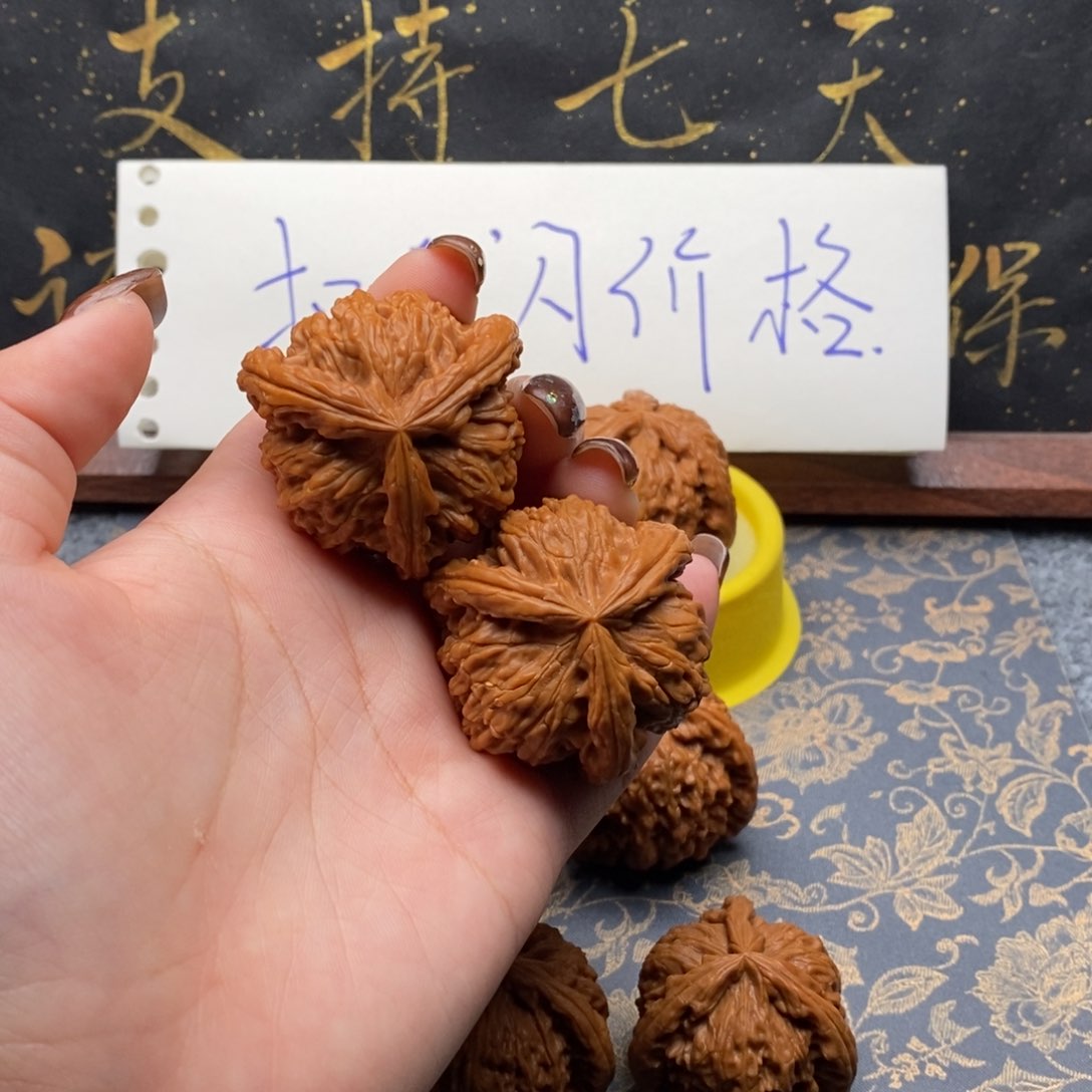 吊坠文玩核桃王*云白狮子