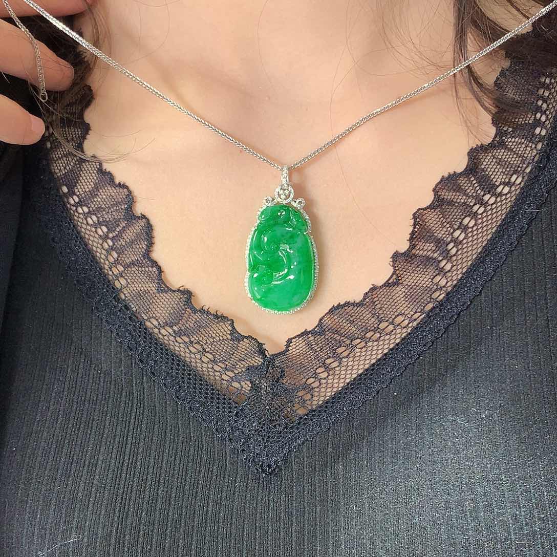翡翠吊坠(赠链)18K金镶嵌