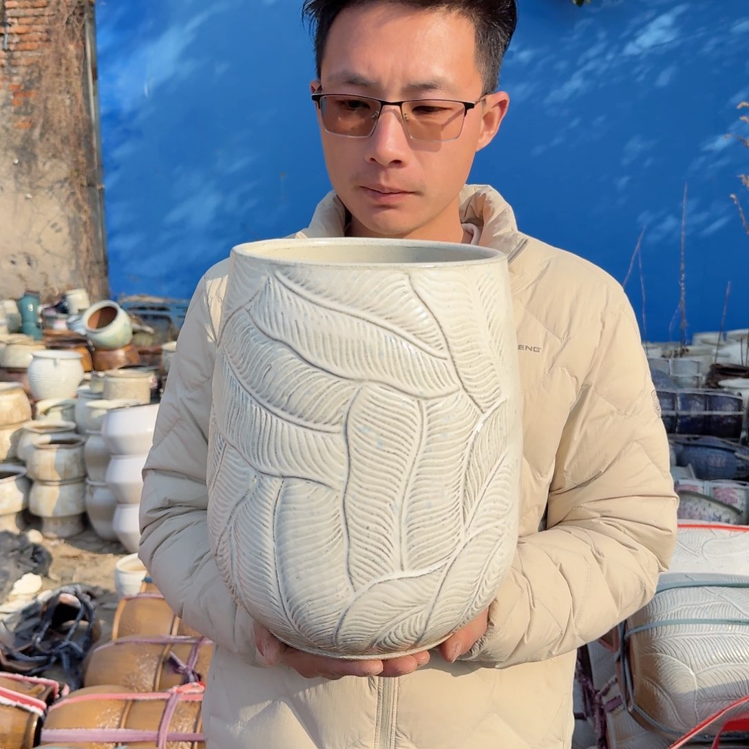 紫砂花盆口21高31（一个大芭蕉叶白色