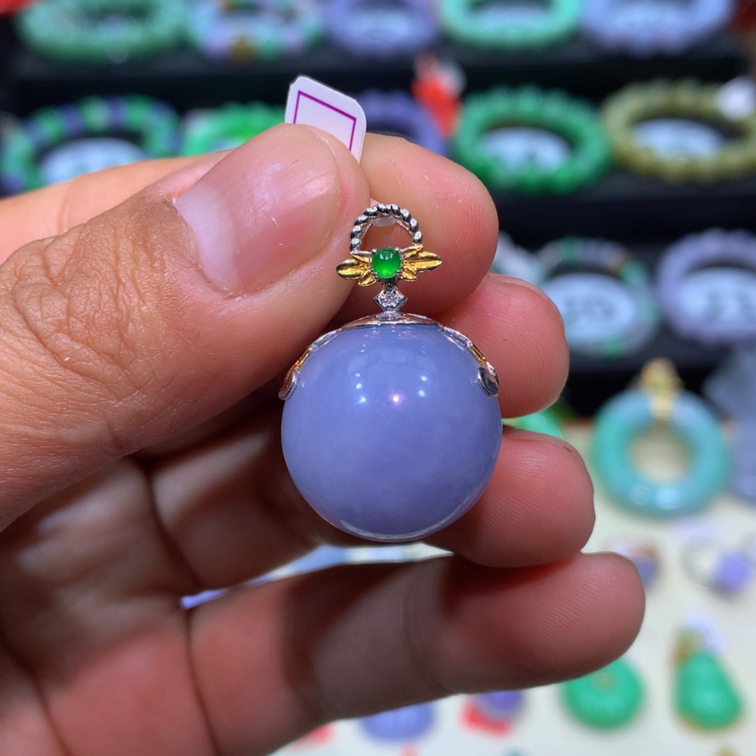 翡翠18K金镶嵌颈饰