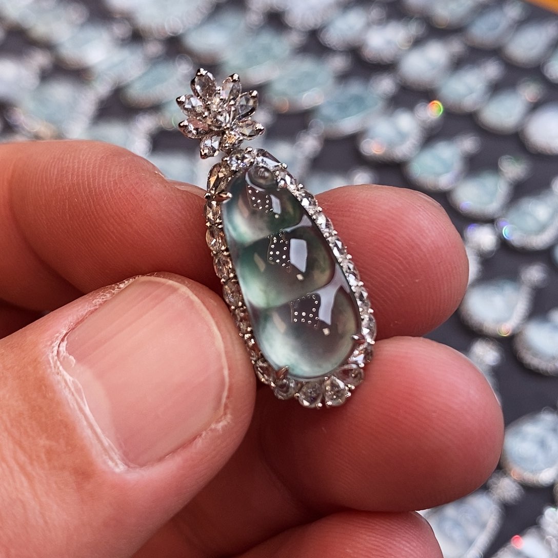 翡翠颈饰18K金镶嵌豆子