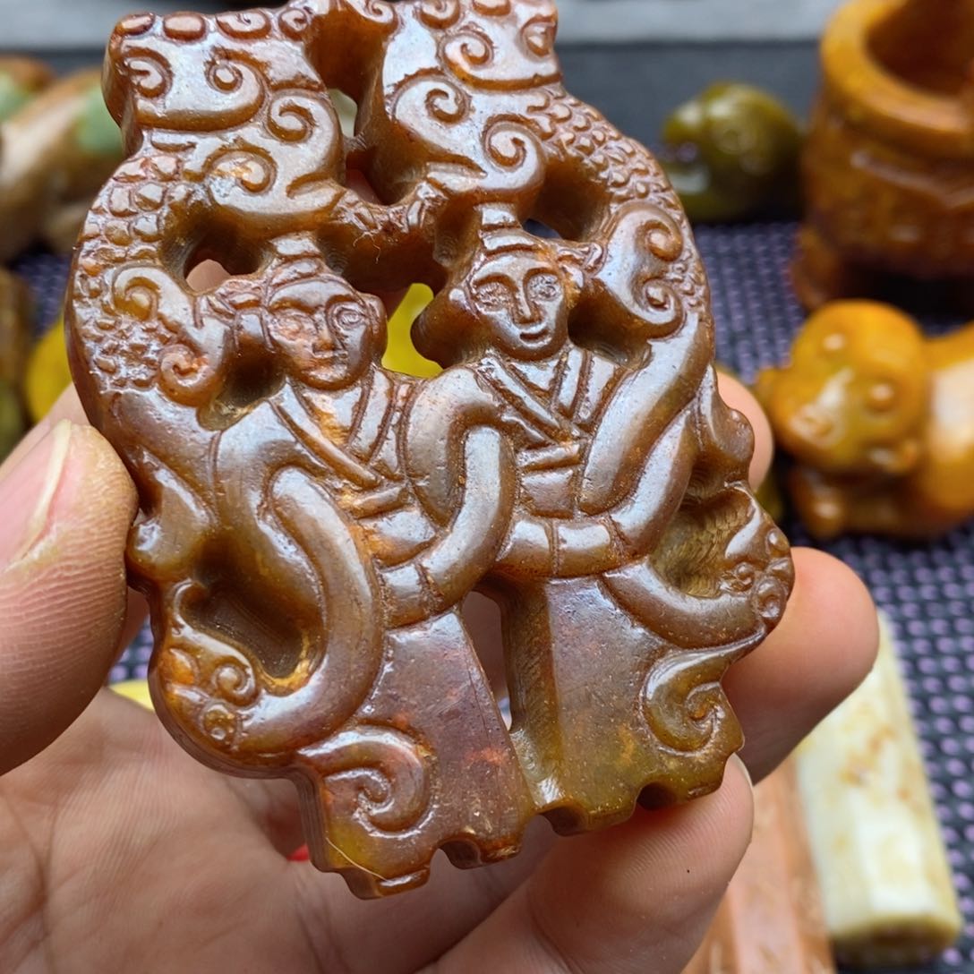 蛇纹石玉颈饰未镶嵌