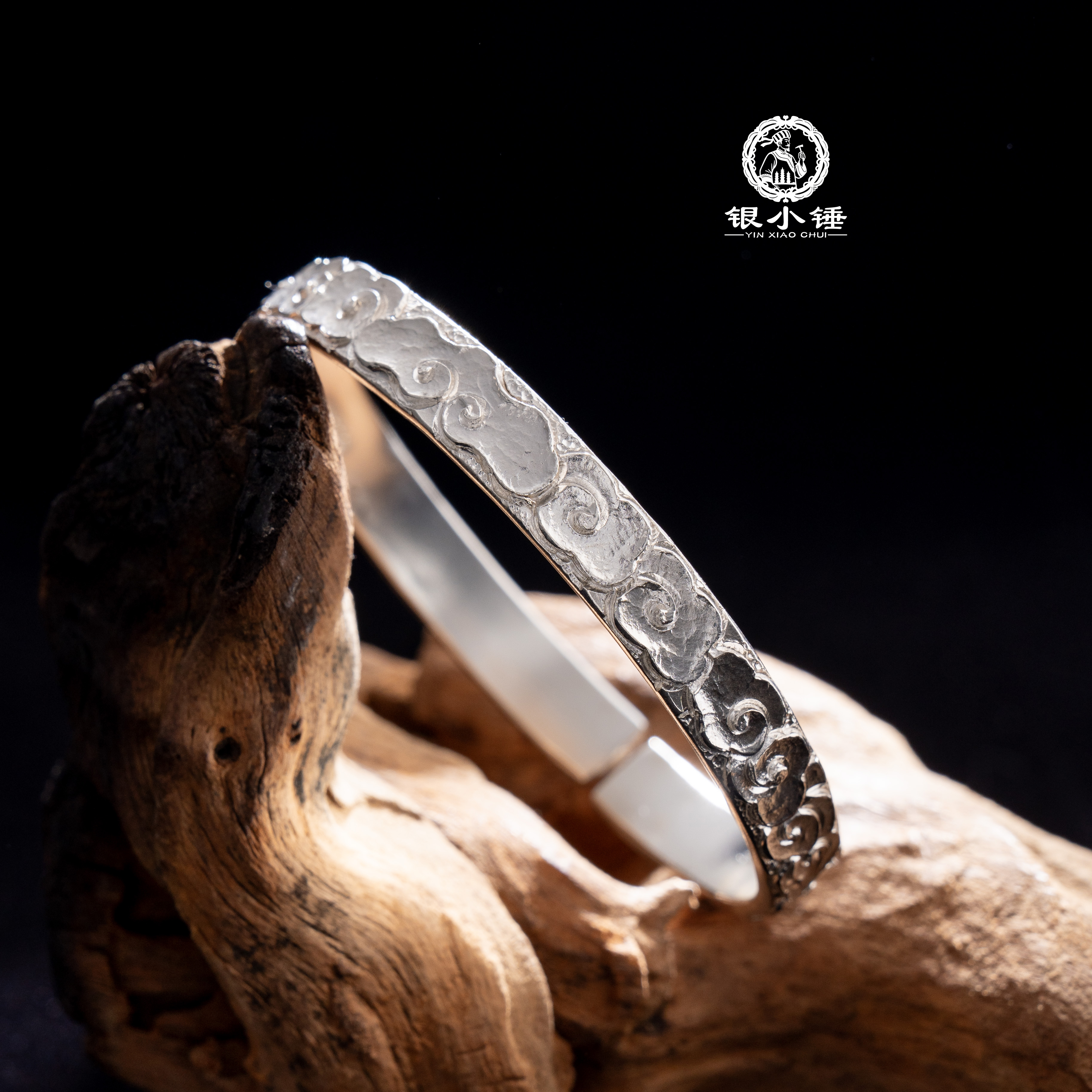 足银手镯 祥云银手镯 大理银小锤手工錾刻祥云999足银手镯/定制