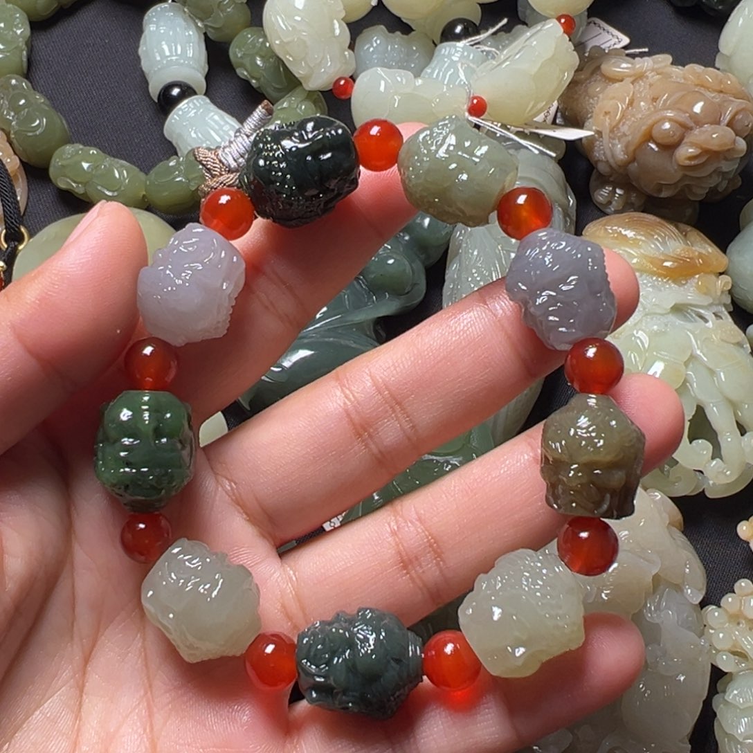 和田玉未镶嵌颈饰