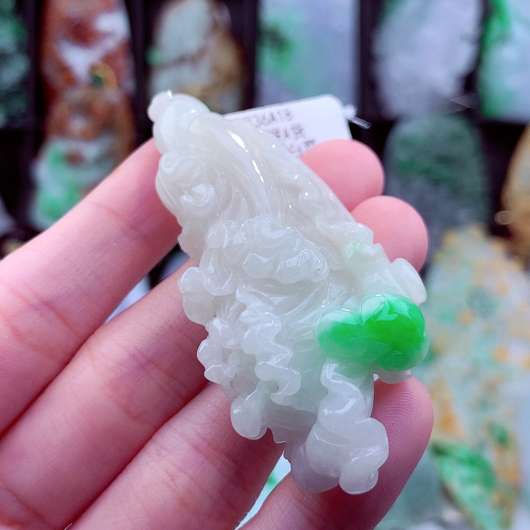 翡翠未镶嵌颈饰挂件
