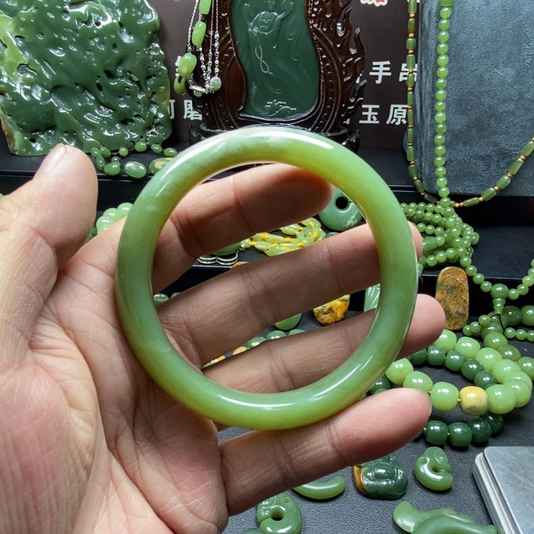 岫岩河磨玉（透闪石质玉）手镯未镶嵌艾*