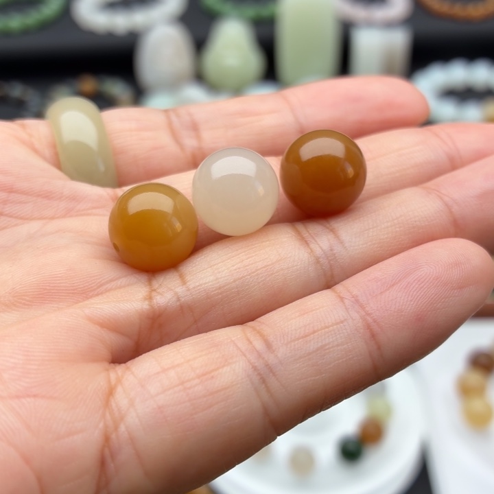 眺***望和田玉未镶嵌颈饰卡12