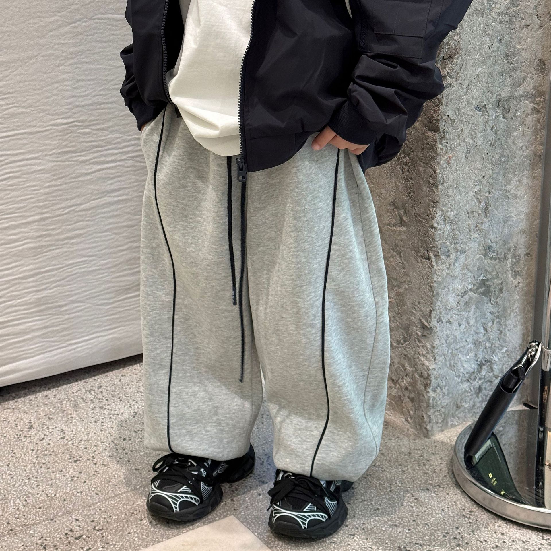 2025秋季新款儿童时尚休闲百搭长裤纯棉男童简约宽松运动卫裤