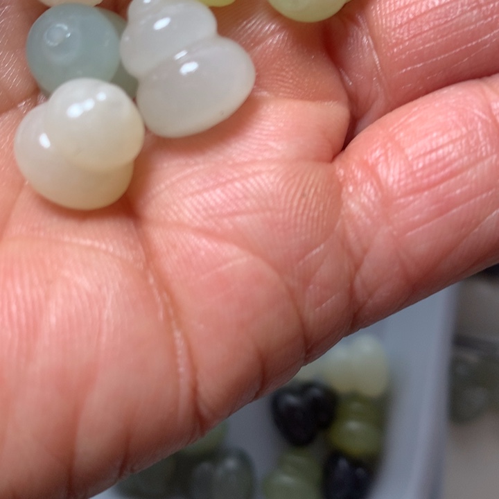 叶***子和田玉（糖玉）未镶嵌颈饰