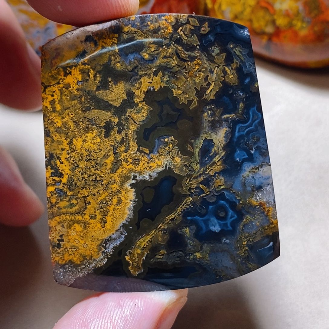 未镶嵌颈饰玛瑙/玉髓汉**兵