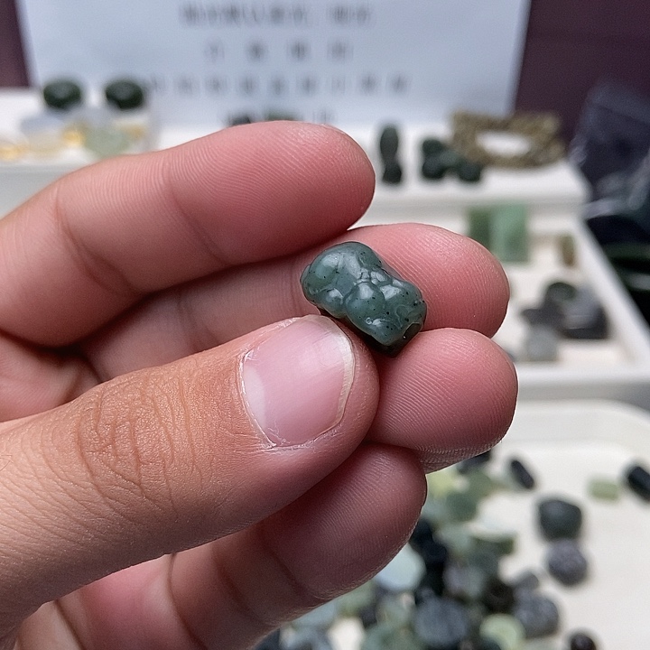 执***念和田玉未镶嵌颈饰