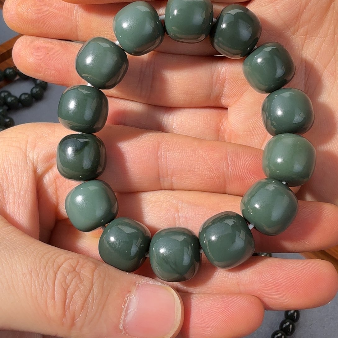 李***家和田玉（糖玉）未镶嵌手链