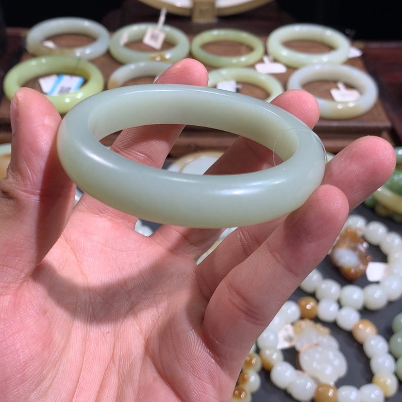 【闪购商品】和田玉手镯未镶嵌新疆且末近矿青白细料奶蓝手镯