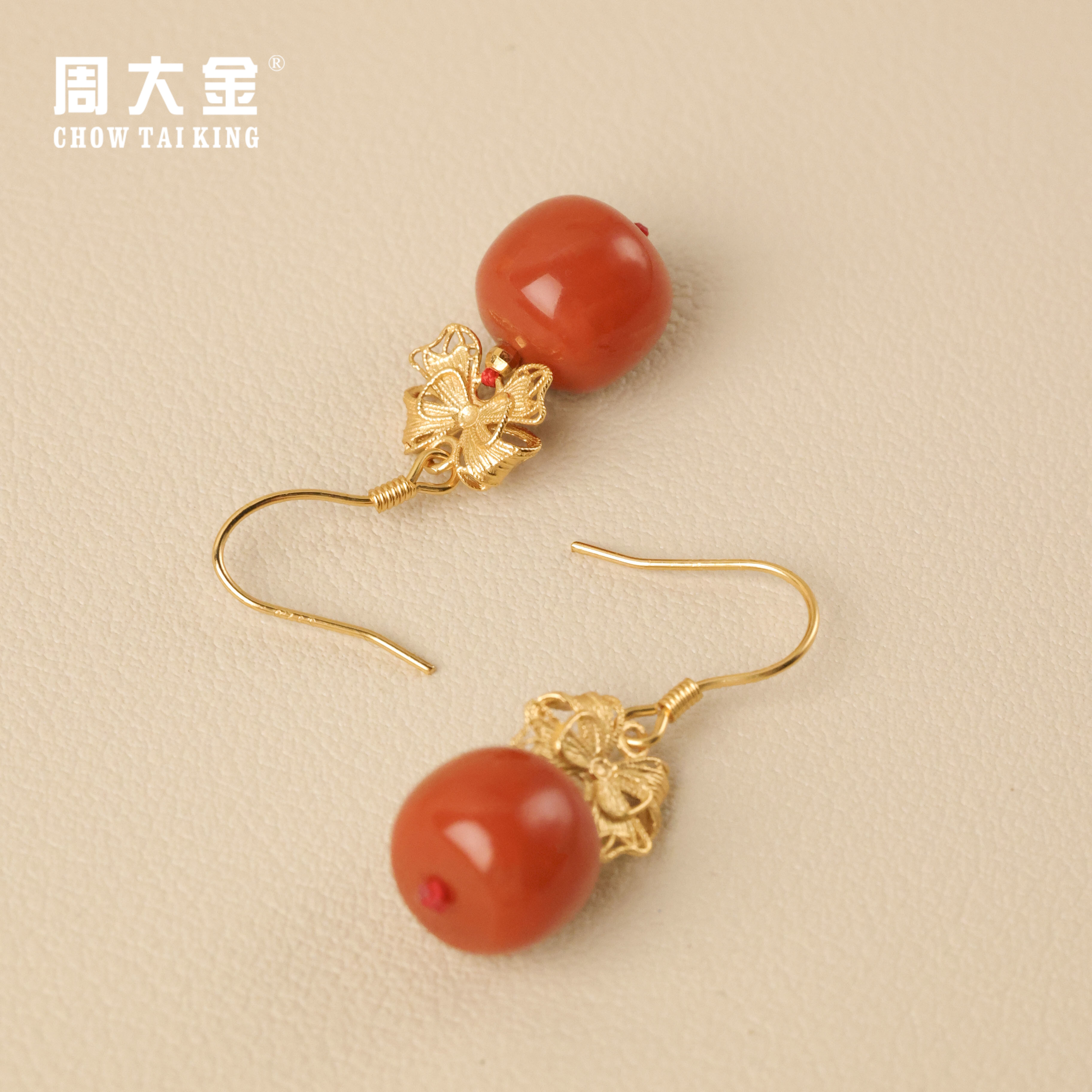 【周大金玉石】S925银南红老型珠蝴蝶结耳饰-R1841-菲