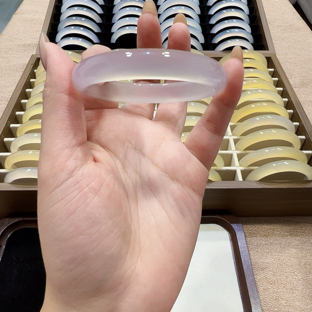 万***万玛瑙/玉髓未镶嵌手镯