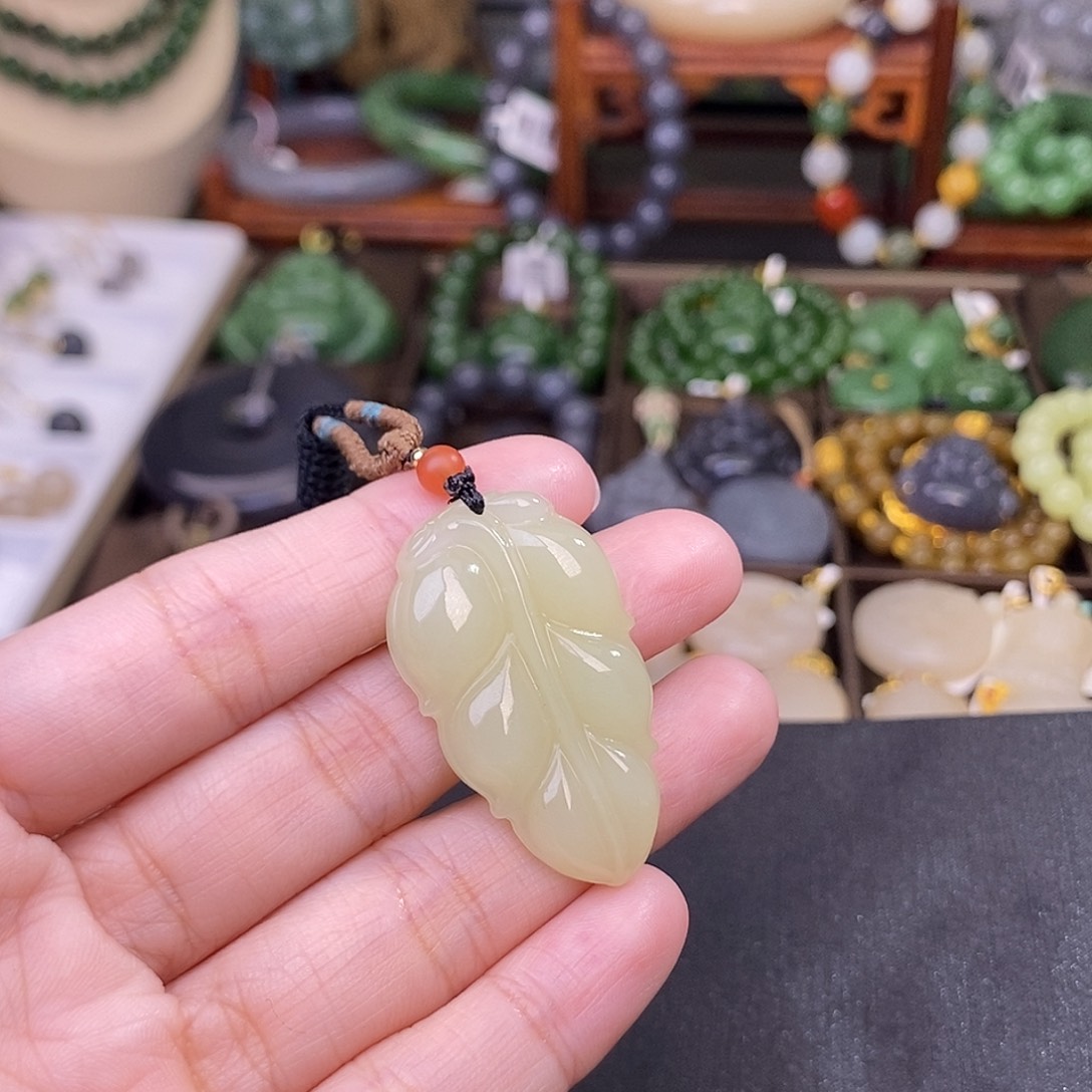 和田玉黄口吊坠老料清货价未镶嵌