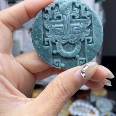 翡翠颈饰未镶嵌翡翠
