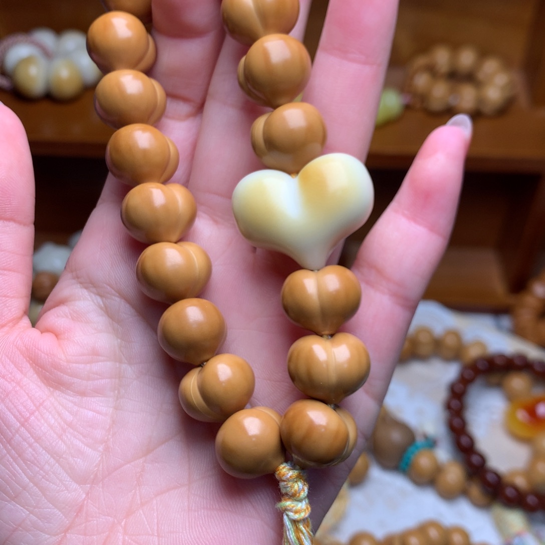 猴头核桃吊坠14高定屁桃手持白爱心