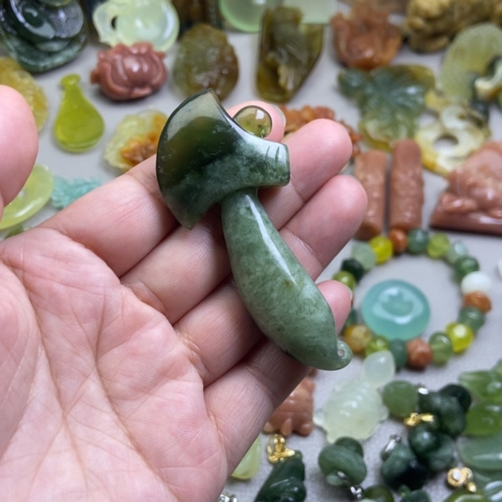 蛇纹石玉挂件未镶嵌