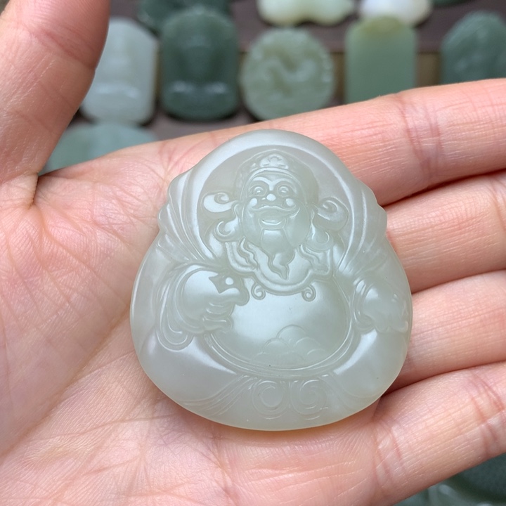 朵***姐和田玉未镶嵌颈饰